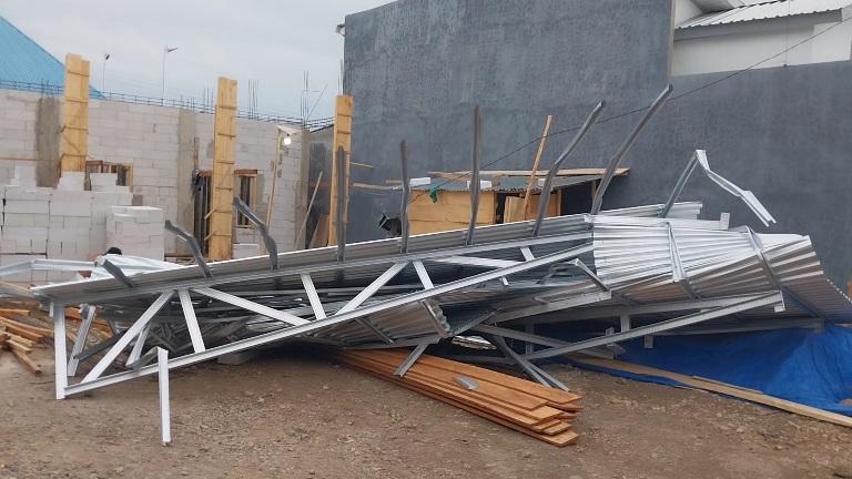 Detik-detik Puting Beliung Hantam Ujung Bulu, Atap Rumah Warga Terbang