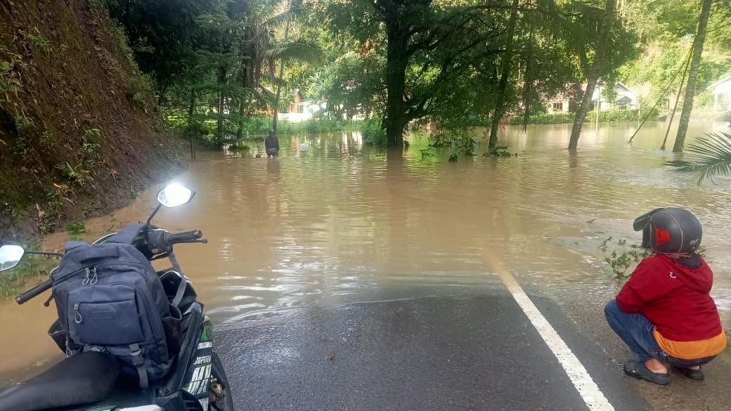 BANJIR-SINJAI-Kondisi-terkini-jalan-poros-Sinjai-Timur.jpg