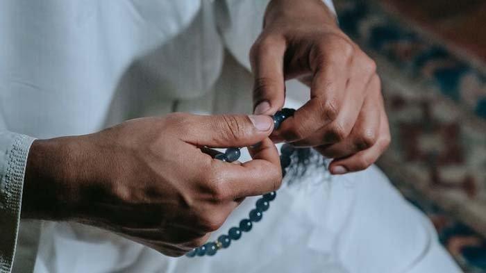 Bacaan Dzikir dan Doa Setelah Sholat Wajib 5 Waktu: Maghrib, Isya, Subuh, Dzuhur, Ashar