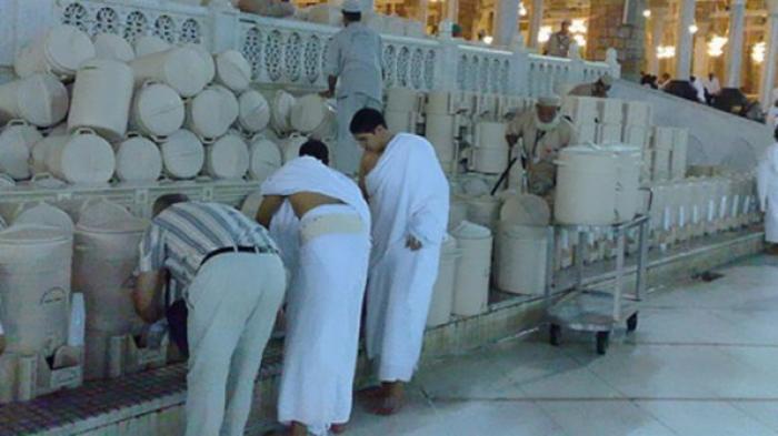 Bagi-Jamaah-Haji-Jangan-Coba-coba-Masukkan-Air-Zamzam-ke-dalam-Koper-Kemenag-Ingatkan-Akibatnya.jpg