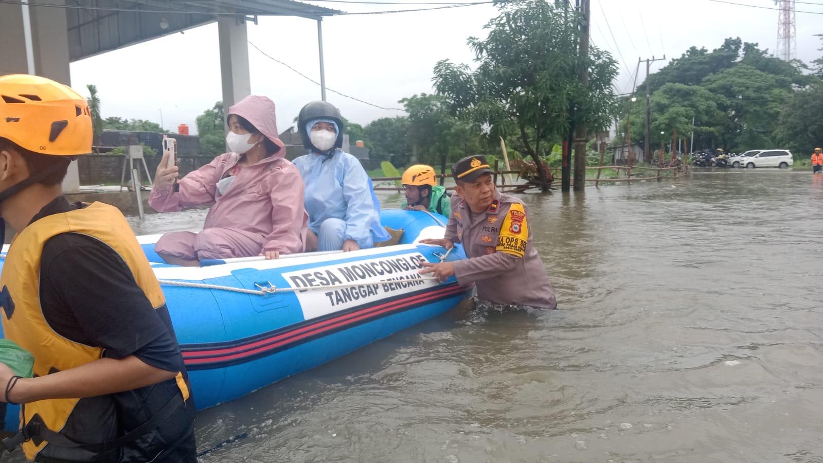 Banjir di Moncongloe Maros Meluas, 100 Warga Mengungsi di Masjid hingga Rumah Kerabat di Makassar - Tribun-timur.com