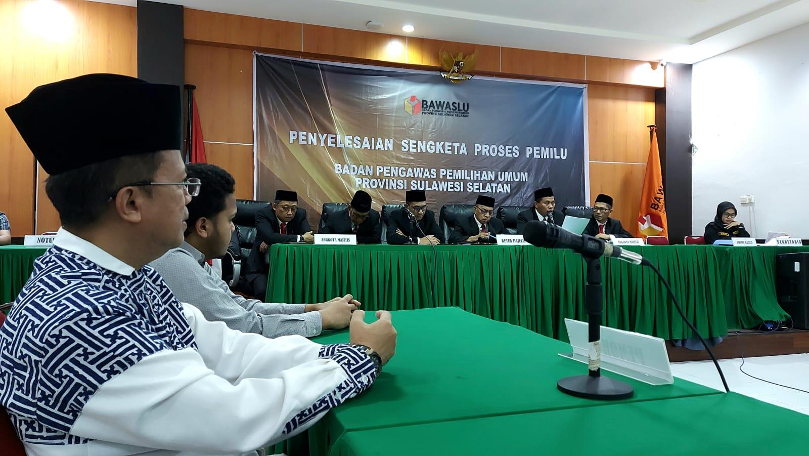 Bawaslu-Sulsel-membacakan-putusan-gugatan-AM-Iqbal-Parewangi.jpg
