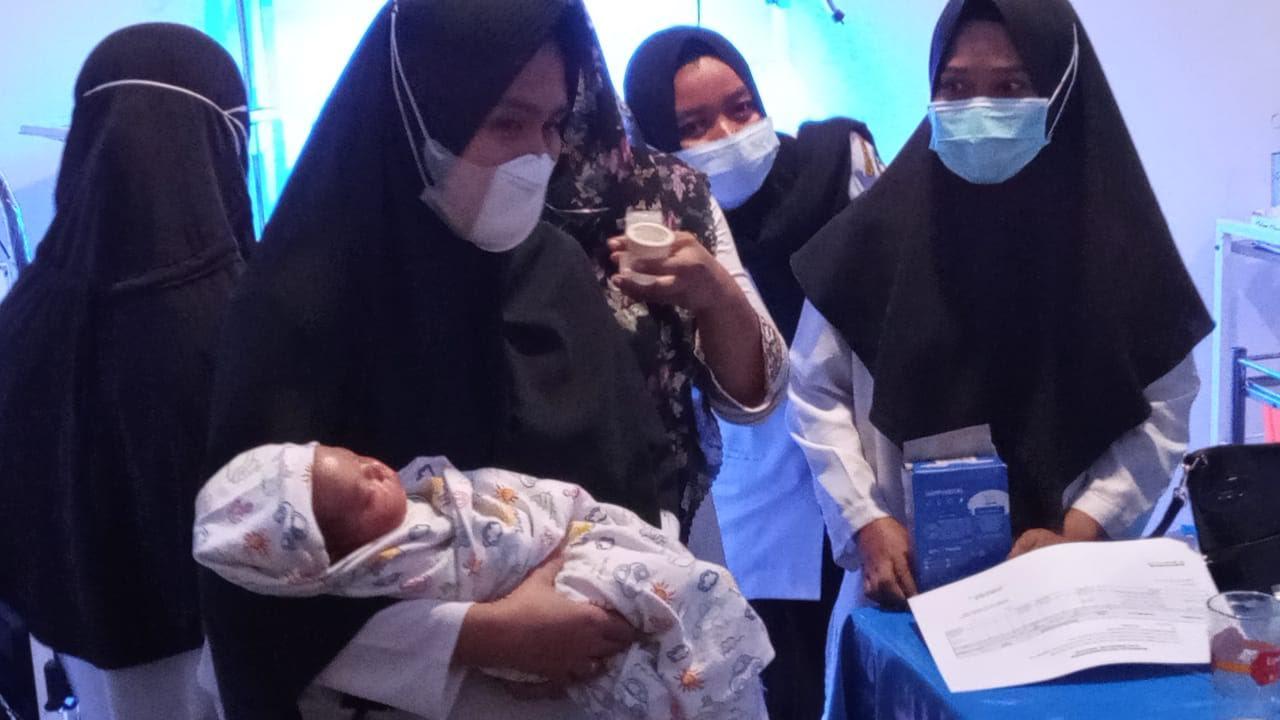 Bayi-perempuan-berat-31-Kg-yang-ditemukan-warga.jpg
