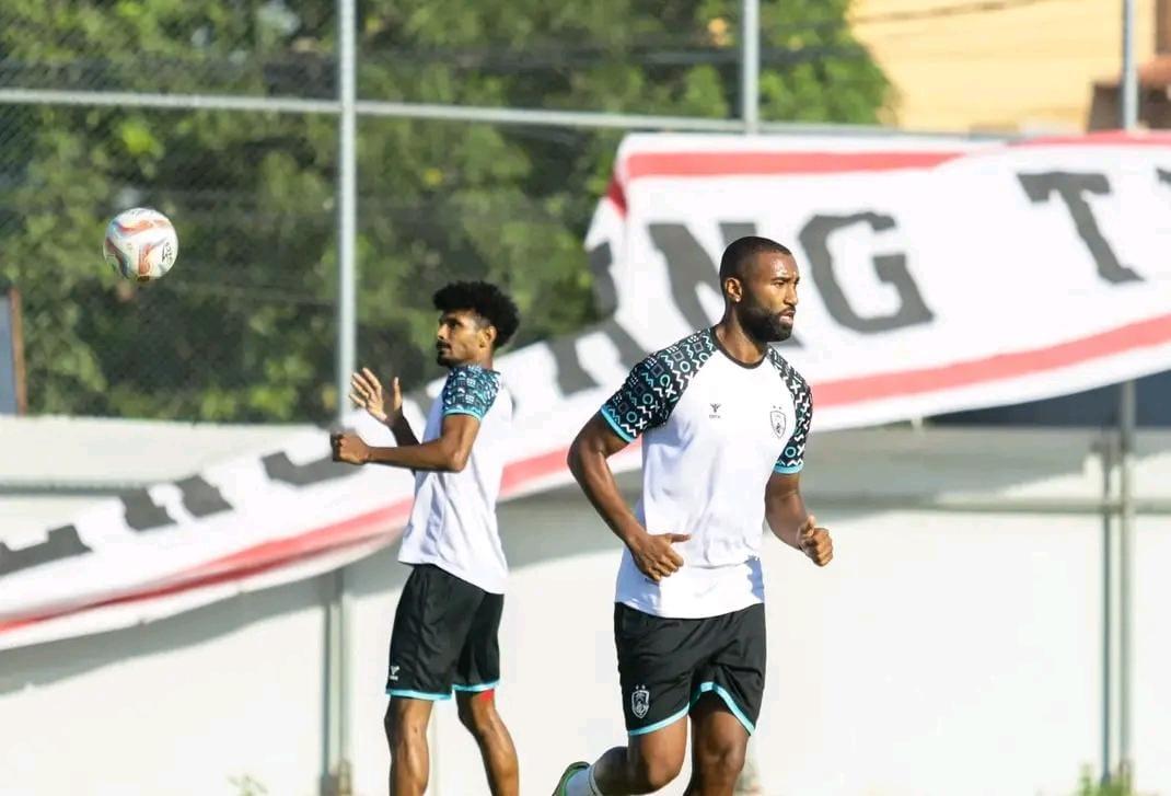 Bek-PSM-Makassar-Yuran-Fernandes-dan-Aloisio-Neto-saat-latihan-di-Stadion.jpg