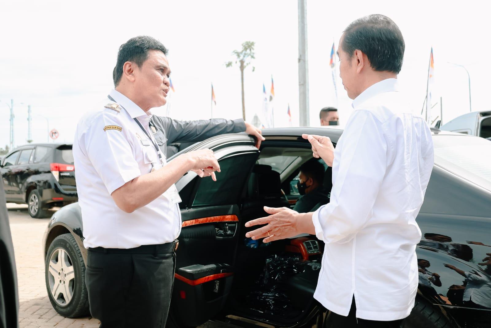 Bupati-Barru-Suardi-Saleh-berbincang-dengan-Presiden-Jokowi-bbb.jpg