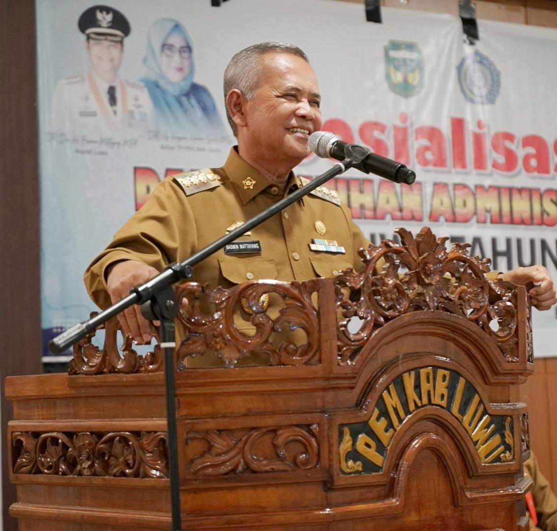 Bupati-Luwu-Basmin-Mattayang-sosialisasi-dan-pelatihan-administrasi-bagi-pengurus-PKK.jpg