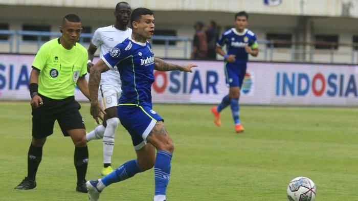 David-Son-Sansube-kiri-memimpin-laga-Persib-Bandung-melawan-RANS-Nusantara.jpg