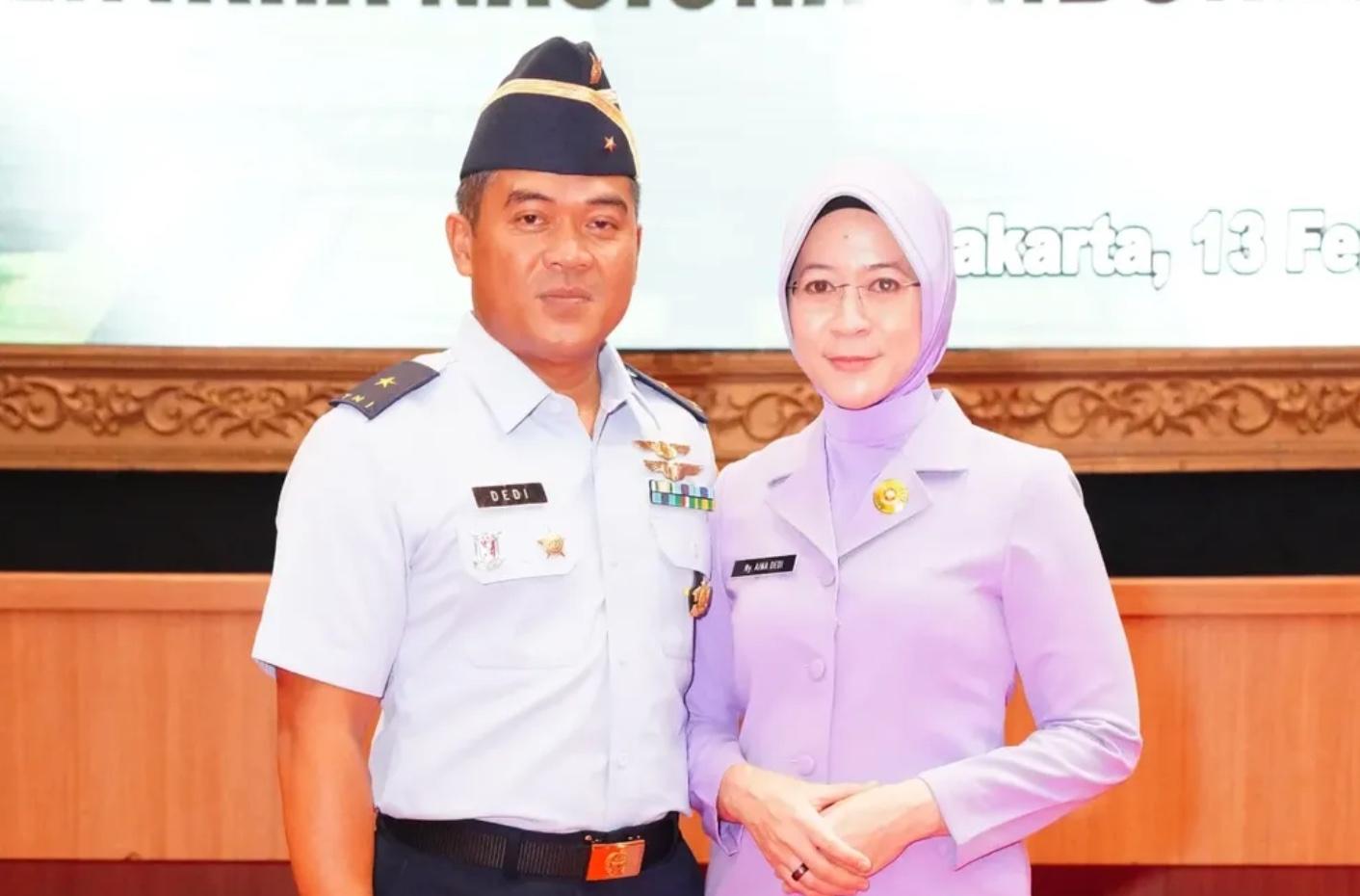 Dedi-Saprudin-Samsudin-bersama-sang-istri-4355665.jpg