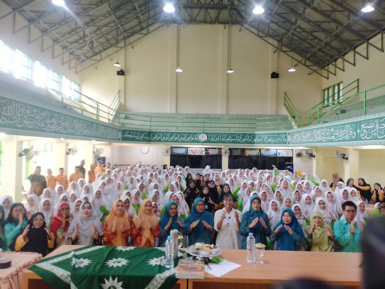 Kampanye B2SA, Ketahanan Pangan Sulsel Ajak Santriwati Ummul Mukminin Jaga Pola Makan Sehat