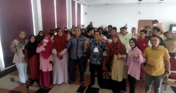 Direktorat-Pendidikan-dan-Pengajaran-UGM-Sigit-Priyanta-bersama-siswa-Bosowa-School.jpg