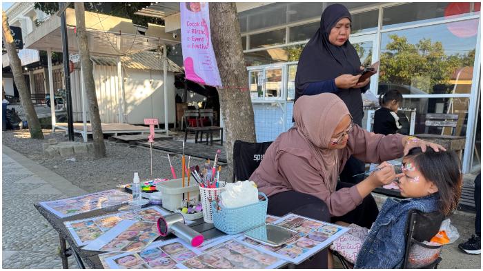 IRT Lulusan Teknik Sukses Jalankan Jasa Face Painting di Pangkajene, Pertama di Sidrap - Tribun-timur.com