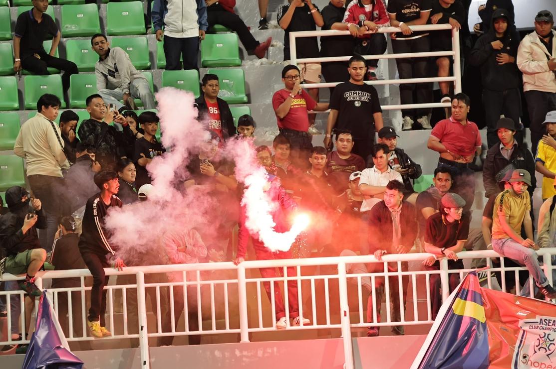 makassar/Flare-di-Stadion-BJ-Habibie-2025-2.jpg