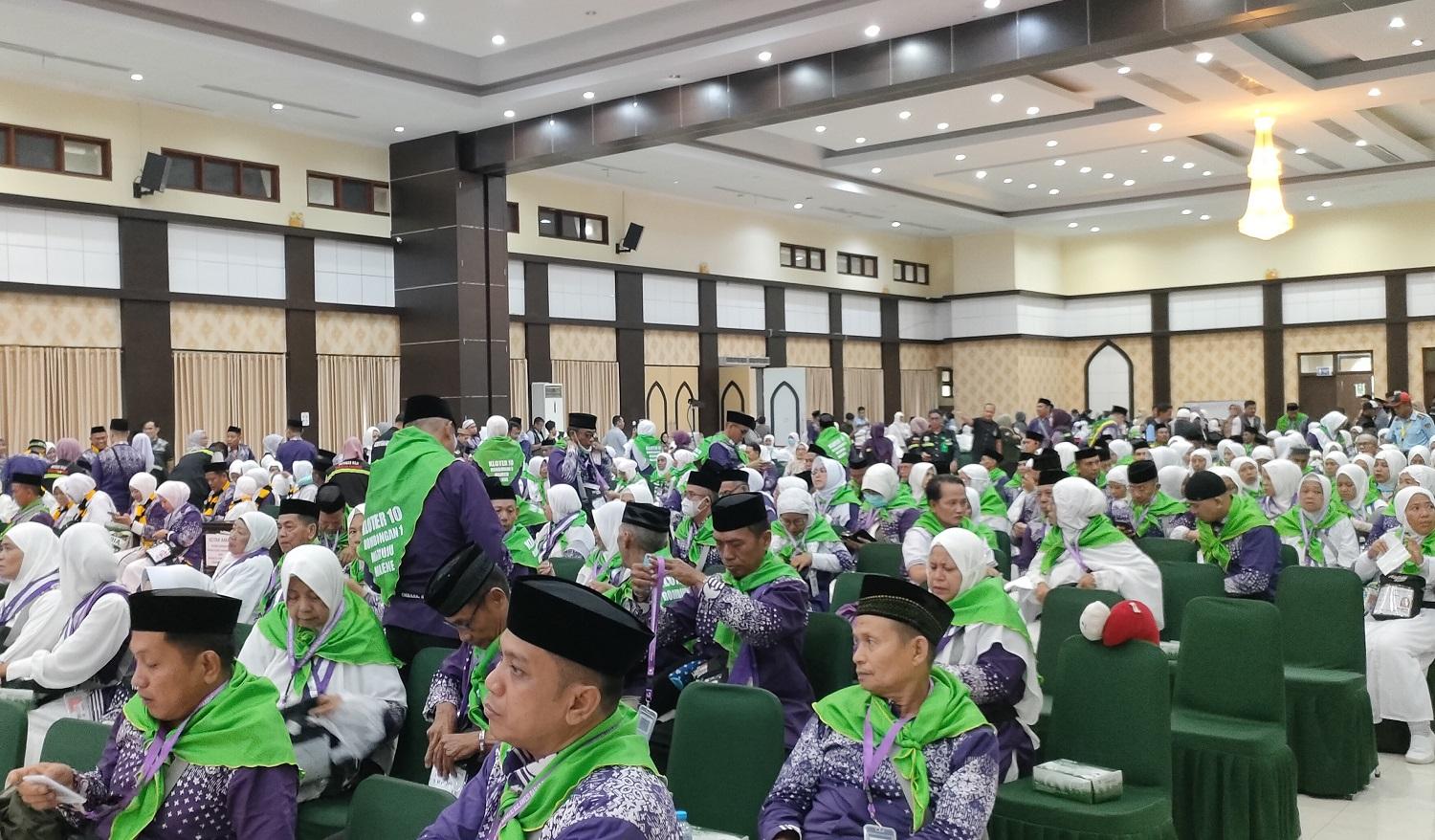 HAJI-2025-Sebanyak-258-jemaah-haji-asal-Kabupaten-Mamuju.jpg