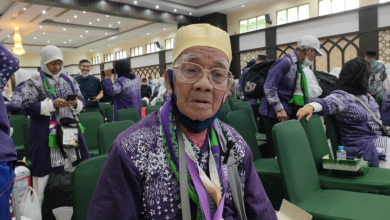 HAJI-TERTUA-Jamaah-Haji-tertua-Sulsel-Tuntaskan-Haji-di-Usia-102-Tahun-Sulaeman-Rotte.jpg