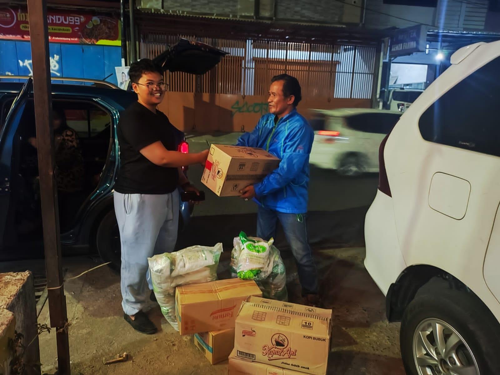Ketua PAN Gowa Husniah Talenrang Kirim Sembako untuk Korban Kebakaran di Desa Cikoro