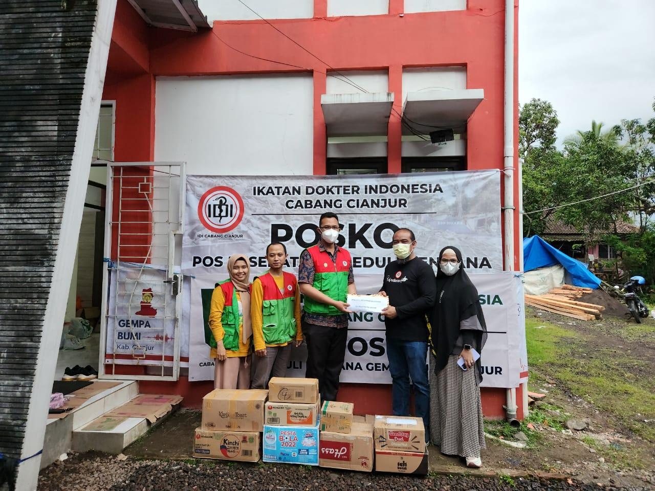 IDI-Makassar-saat-menyalurkan-bantuan-kepada-korban-gempa-di-Cianjur-Jawa-Barat.jpg