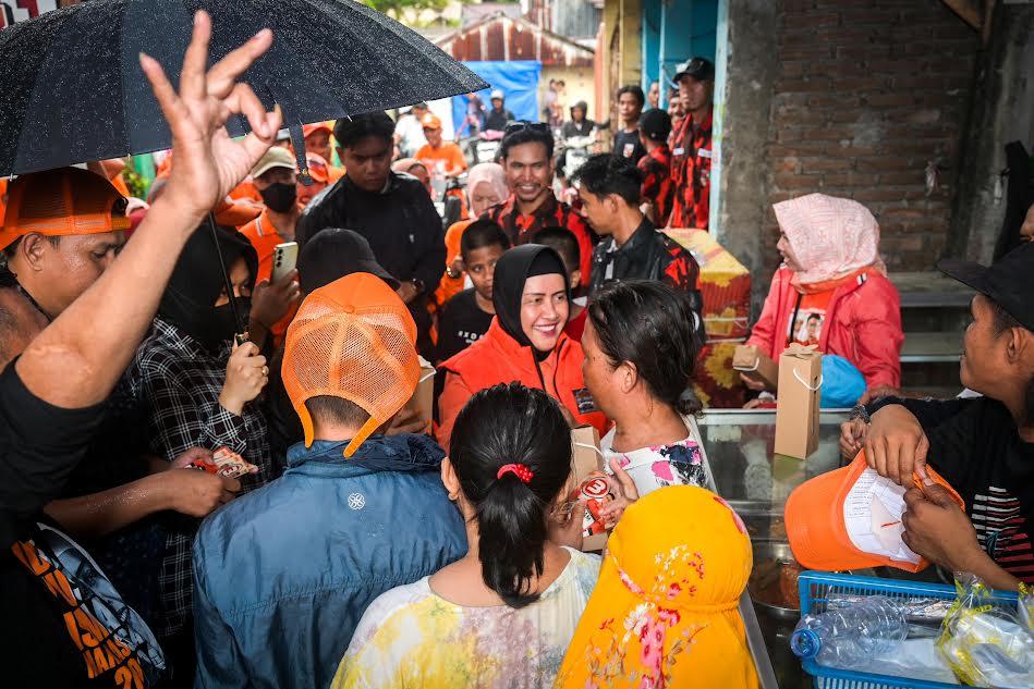 Indira-Yusuf-Ismail-berkampanye-di-lorong-lorong.jpg
