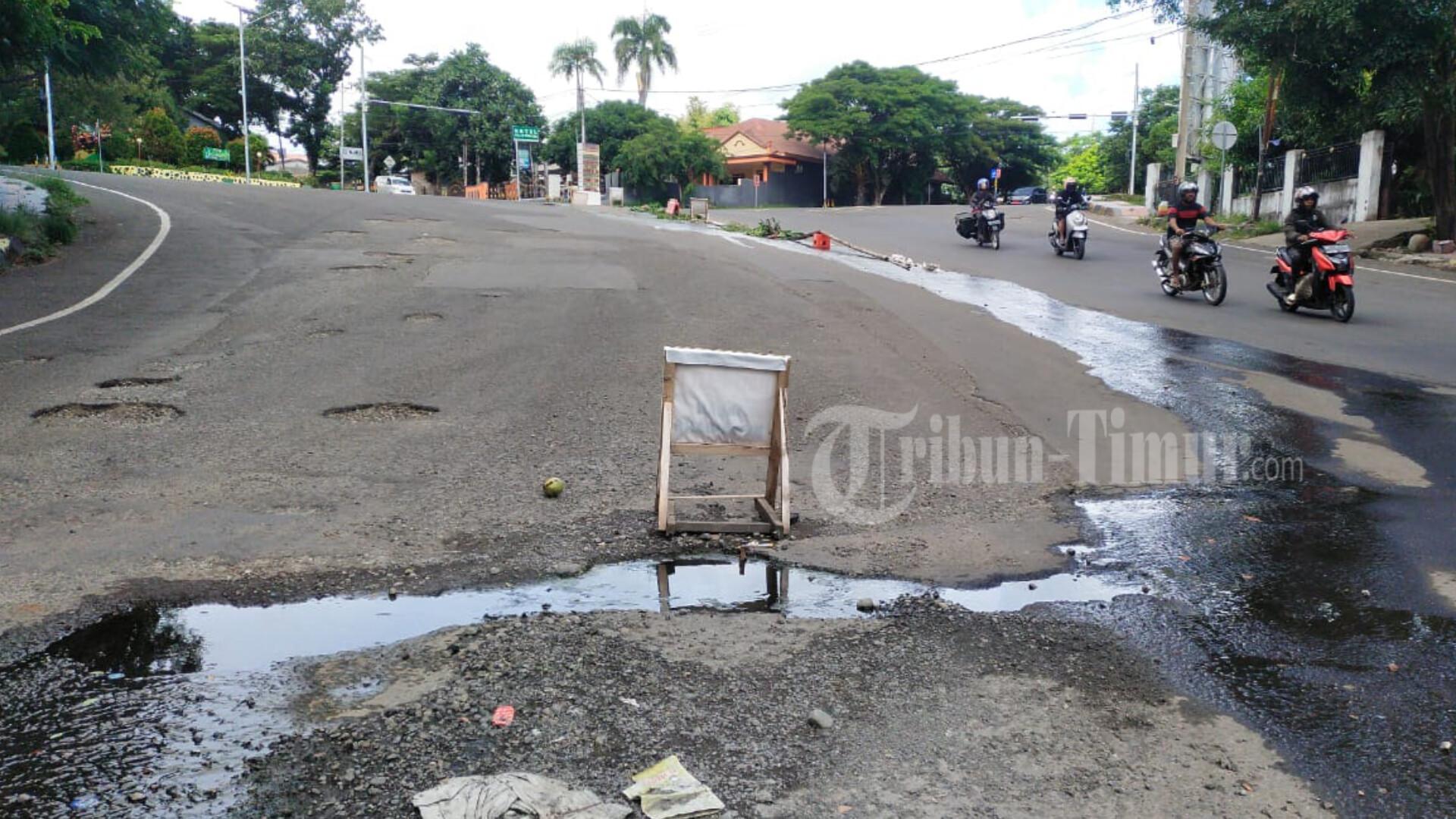 VIDEO: Warga Soroti Jalan Rusak di Pusat Kota Jeneponto Jelang Mudik Lebaran