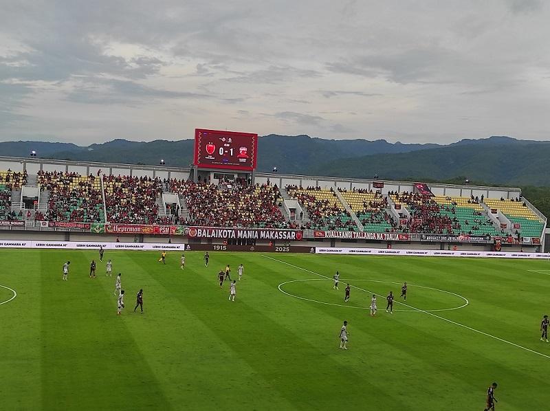 makassar/JALANNYA-PERTANDINGAN-PSM-Makassar-vs-Madura-United-di-Stadion-BJ-Habibie.jpg