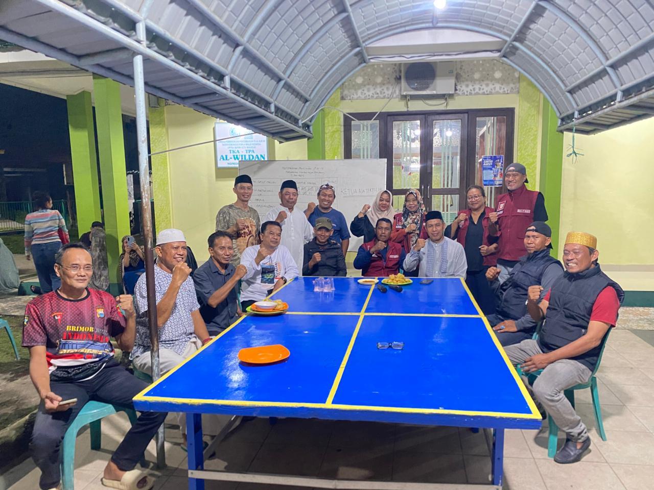 Jajaran-RT-bersama-warga-RW-013.jpg