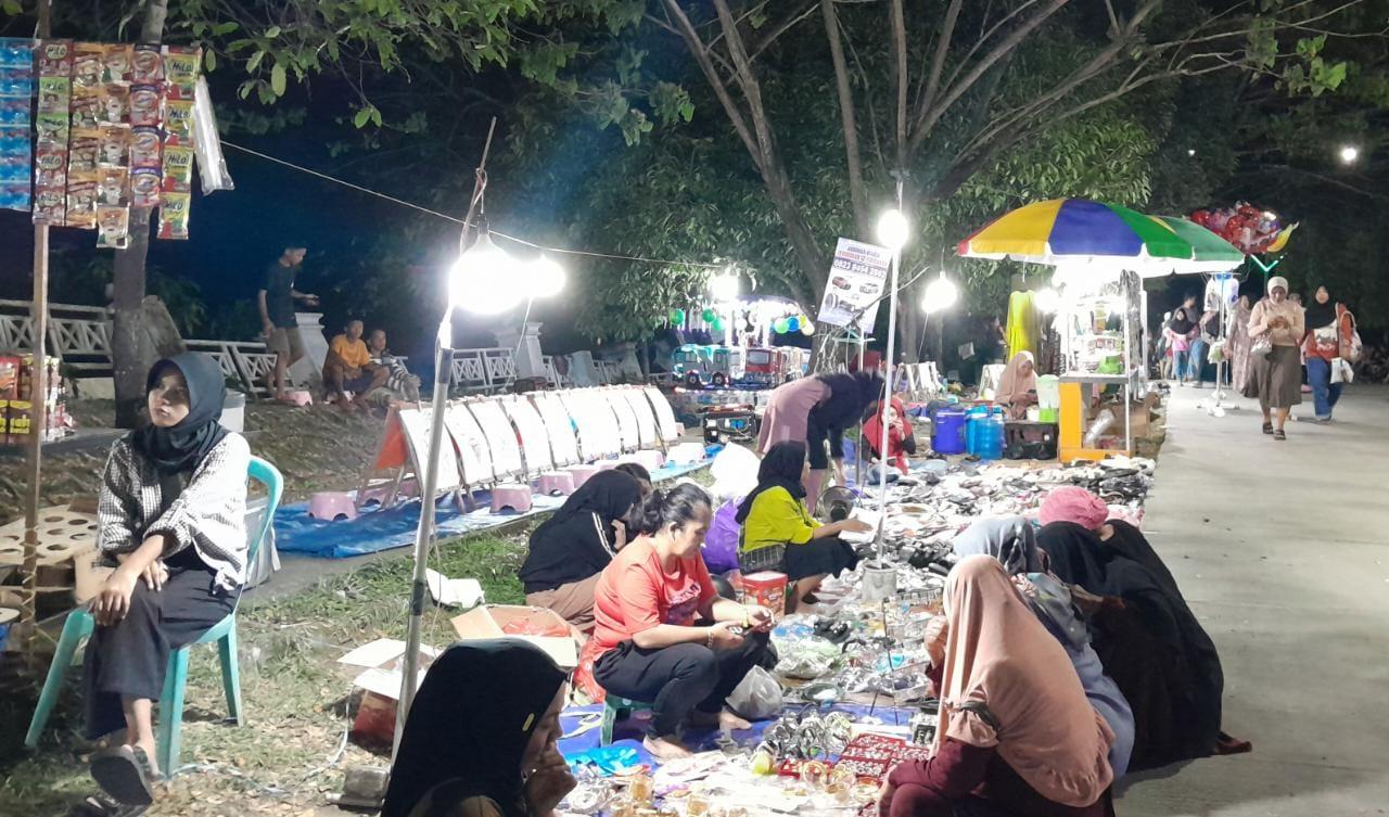 Ramai PKL Melapak di Trotoar Jl Rusa Sengkang di Momen Jemaah Haji kembali, Raup Untung Rp 500 Ribu
