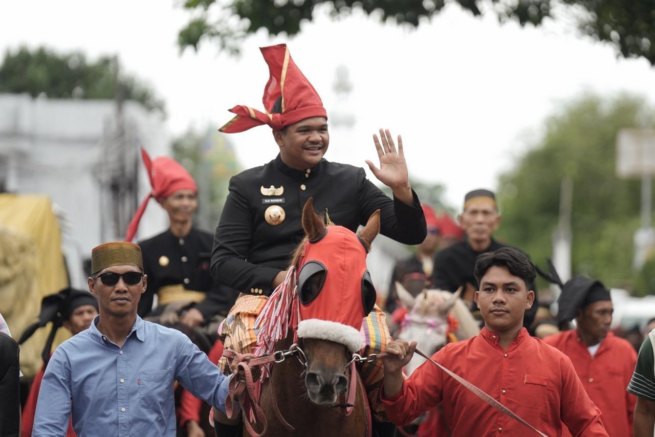 KIRAB-BUDAYA-DAN-PARADE-PESONA-BUTTA-TOA.jpg