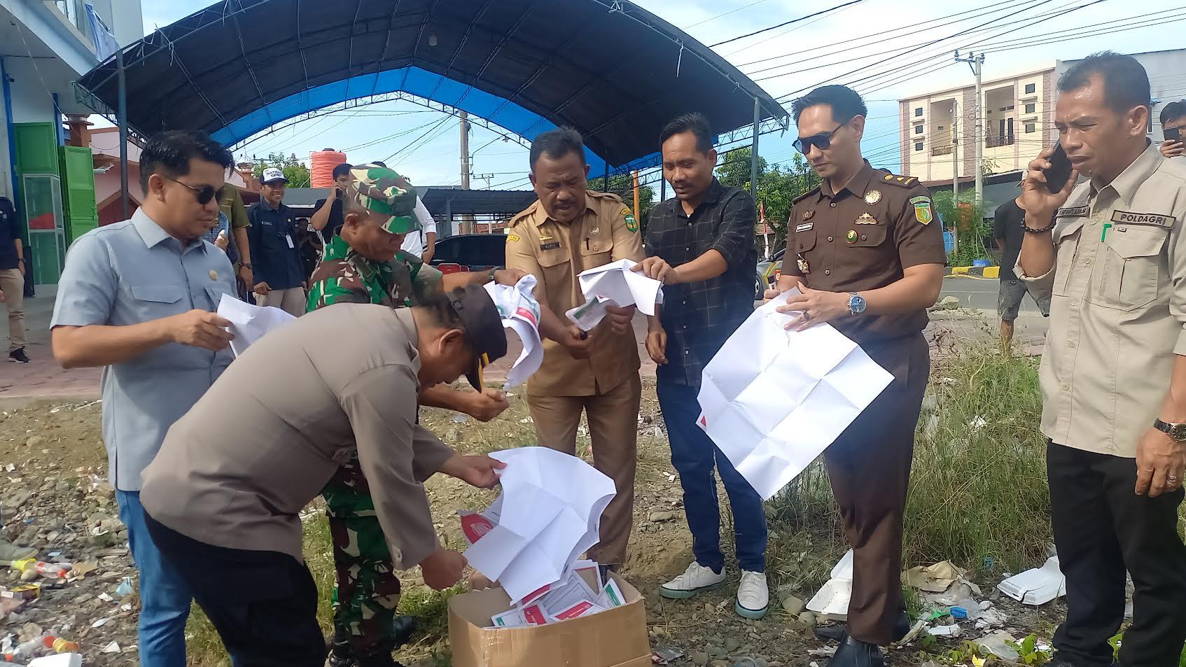 KPU-Luwu-musnahkan-surat-suara-rusak-dan-sisa-untuk-pemilu-2024.jpg