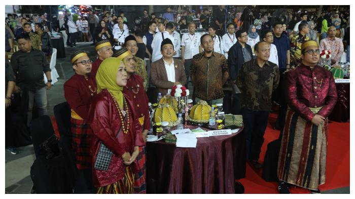 KPU-Makassar-memggelar-peluncuran-pemilihan-wali-kota-dan-wakil-wali-kota-Makassar-1.jpg<pf>KPU-Kota-Makassar-menggelar-peluncuran-pemilihan-wali-kota-dan-wakil-wali-kota-Makassar-2.jpg<pf>KPU-Kota-Makassar-memggelar-peluncuran-pemilihan-wali-kota-dan-wakil-wali-kota-Makassar-3.jpg<pf>KPU-Kota-Makassar-memggelar-peluncuran-pemilihan-wali-kota-dan-wakil-wali-kota-Makassar-4.jpg