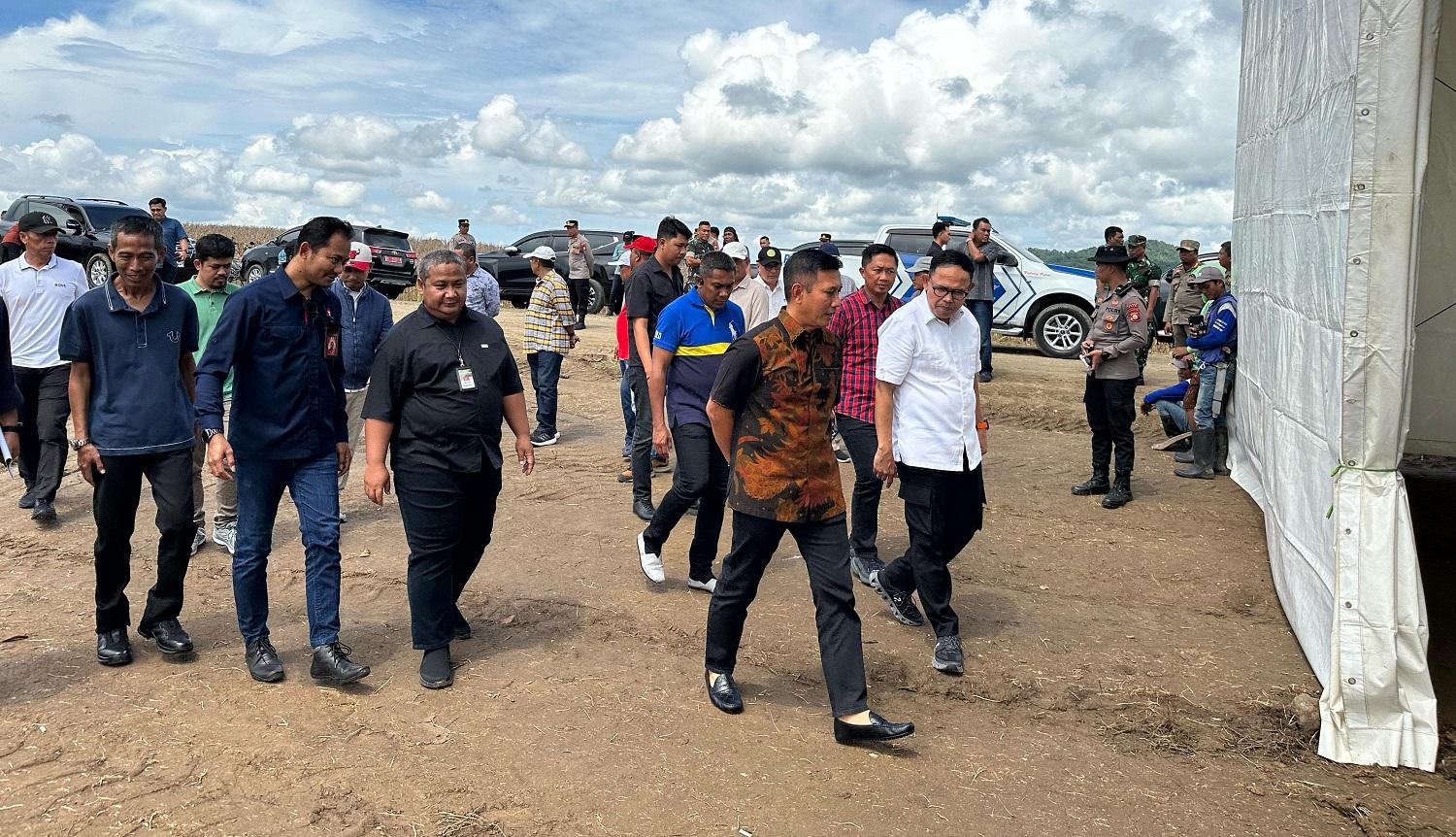 KUNJUNGAN-MENTAN-Wakil-Bupati-Bone-Andi-Akmal-bersama-dengan-Kapolda-SulSel.jpg