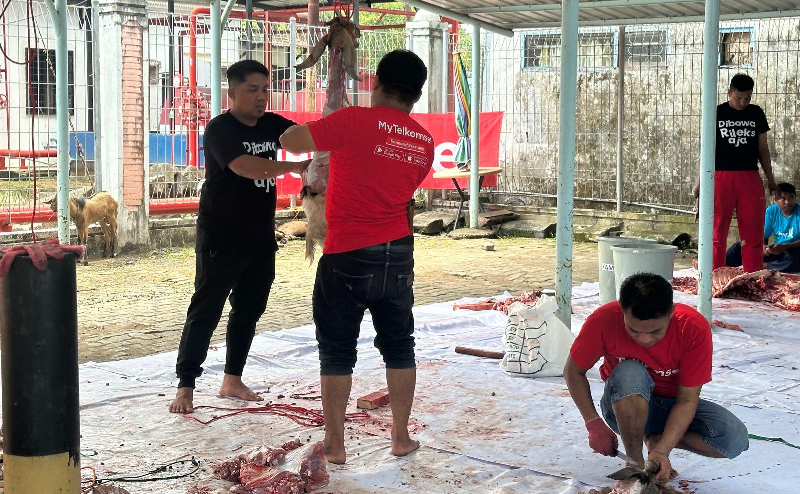 Telkomsel Pamasuka Kurban 30 Sapi dan 47 Kambing, Secara Nasional Total 103 Sapi 607 Kambing