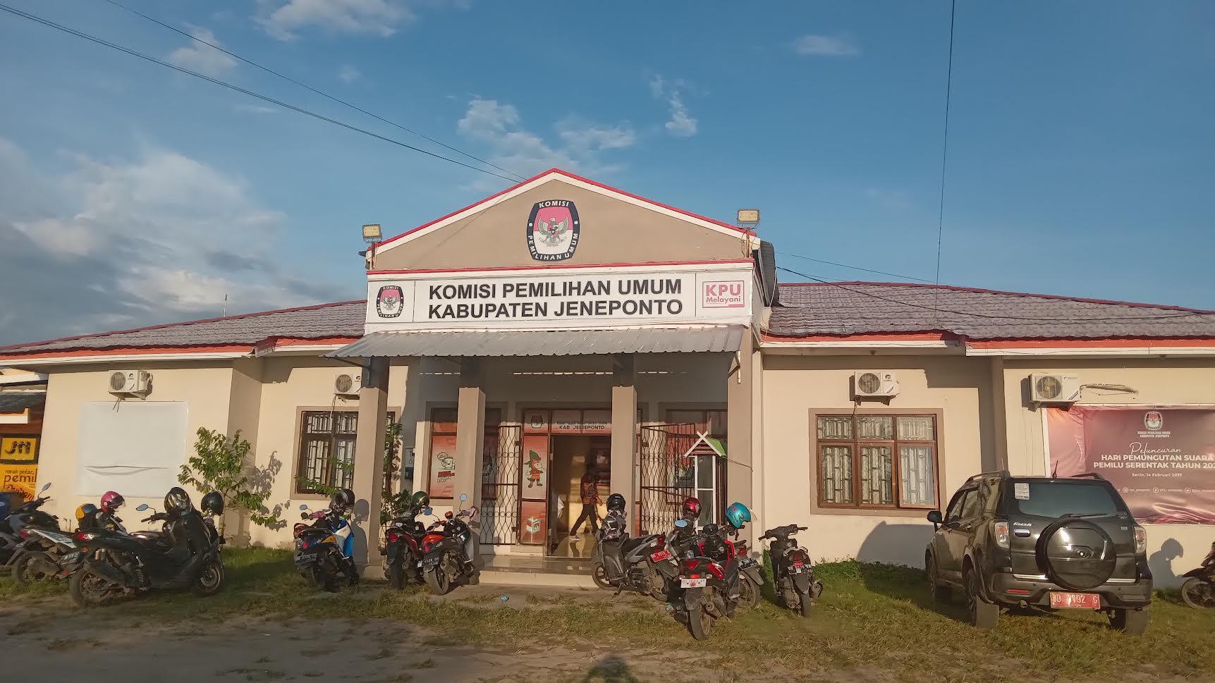 Kantor-KPU-Jeneponto-di-Jl-Bapertarum-Kelurahan-Empoang-Kecamatan-Binamu.jpg