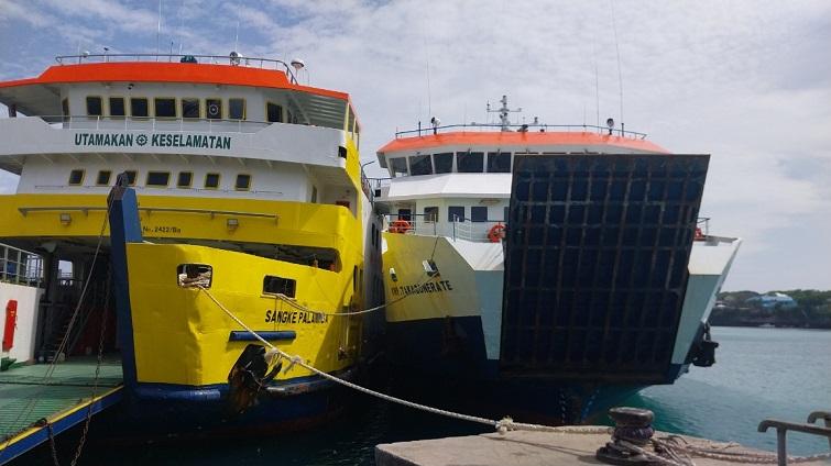 Kapal-KMP-Sangke-Palangga-dan-KMP-Takabonerat.jpg