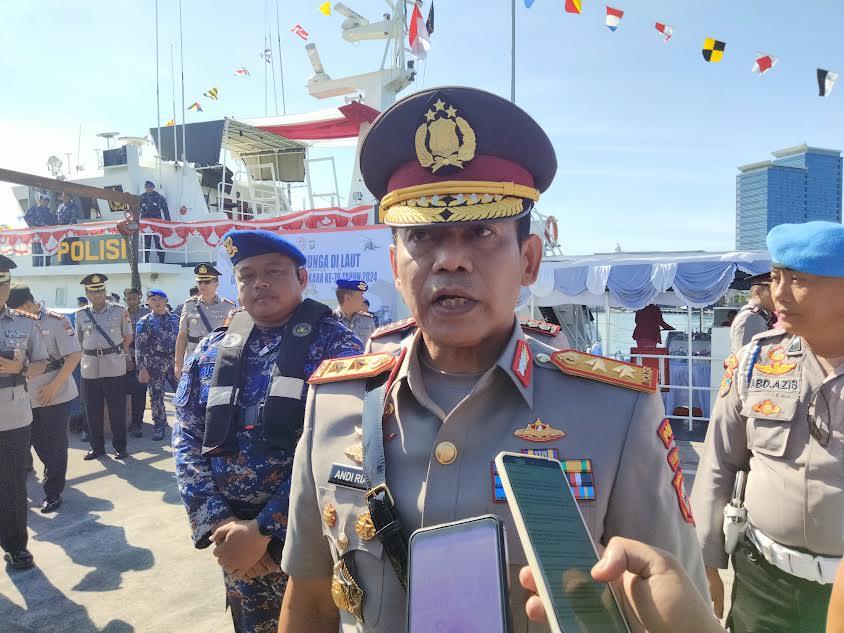 Kapolda-Sulsel-Irjen-Pol-Andi-Rian-R-Djajadi-saat-ditemui-di-Dermaga-Hatta-P.jpg
