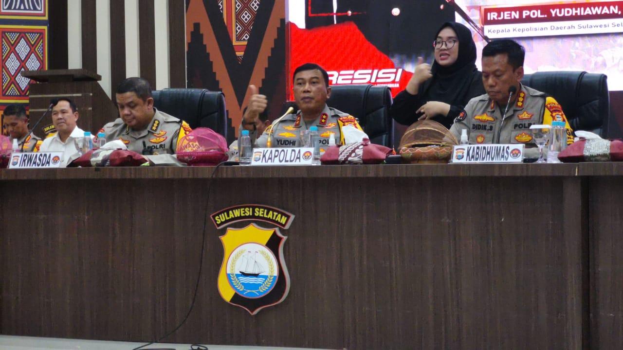 Kapolda-Sulsel-Irjen-Yudhiawan-Wibisono-didampingi-3454.jpg