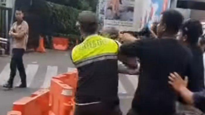 Kepala-Satpol-PP-Jakpus-Tak-Tinggal-Diam-Usai-2-Anggotanya-Dikeroyok-Sejumlah-Pria.jpg
