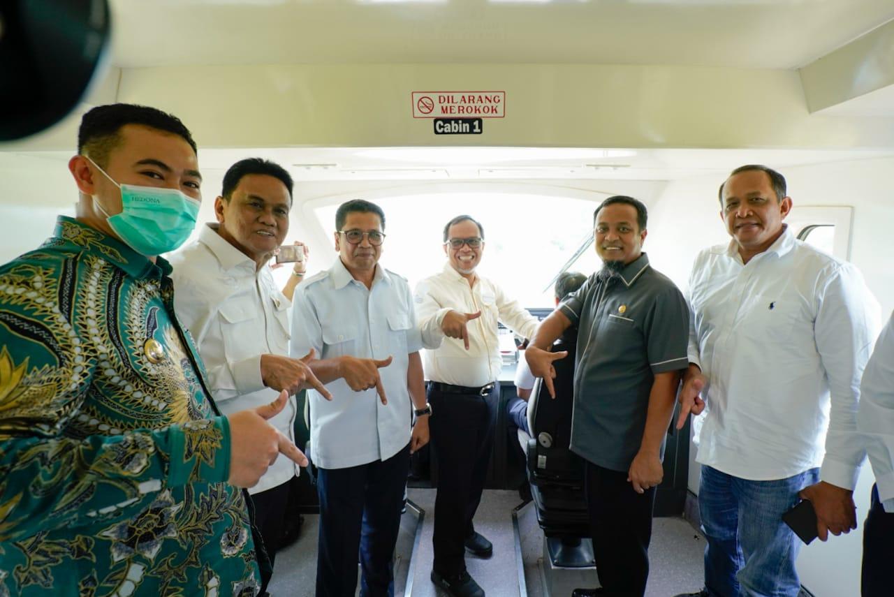 Kereta-Api-Sulsel-Gubernur-Andalan.jpg