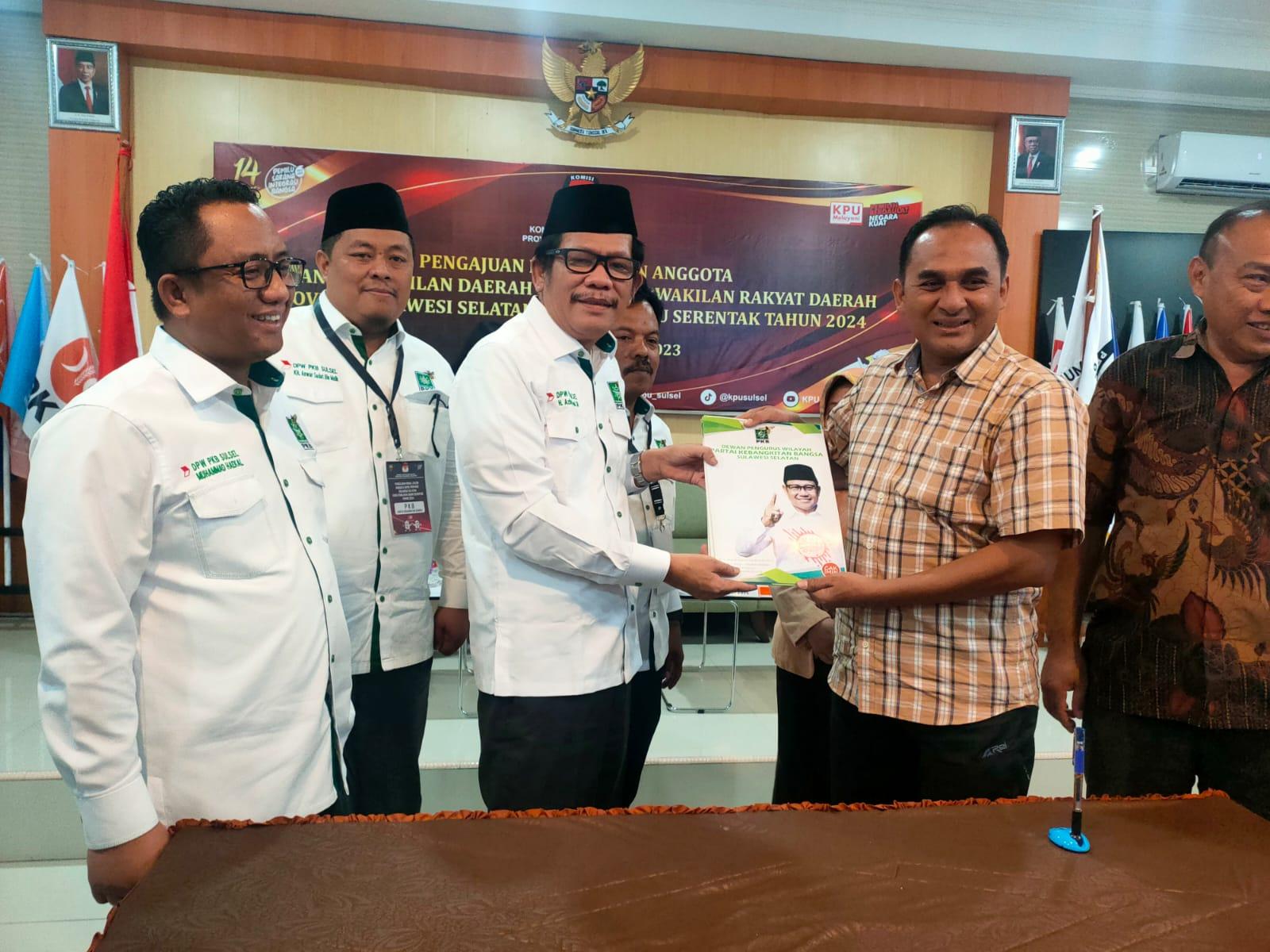 Ketua-DPW-PKB-Sulsel-Azhar-Arsyad-stor-dokumen-ke-KPU-Sulsel-13-Mei-2023.jpg