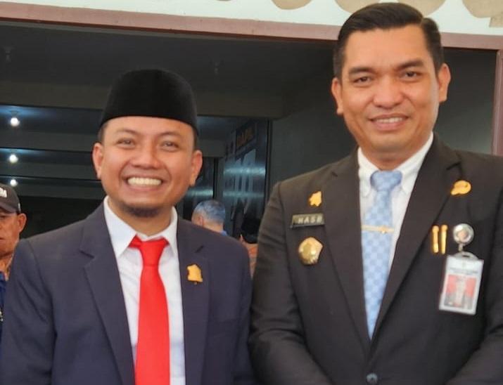 Ketua-Fraksi-Nasdem-DPRD-Takalar-Nur-Alim-Rukman-bersama-Sekretaris-Daerah-Takalar-Muhammad-Hasbi.jpg