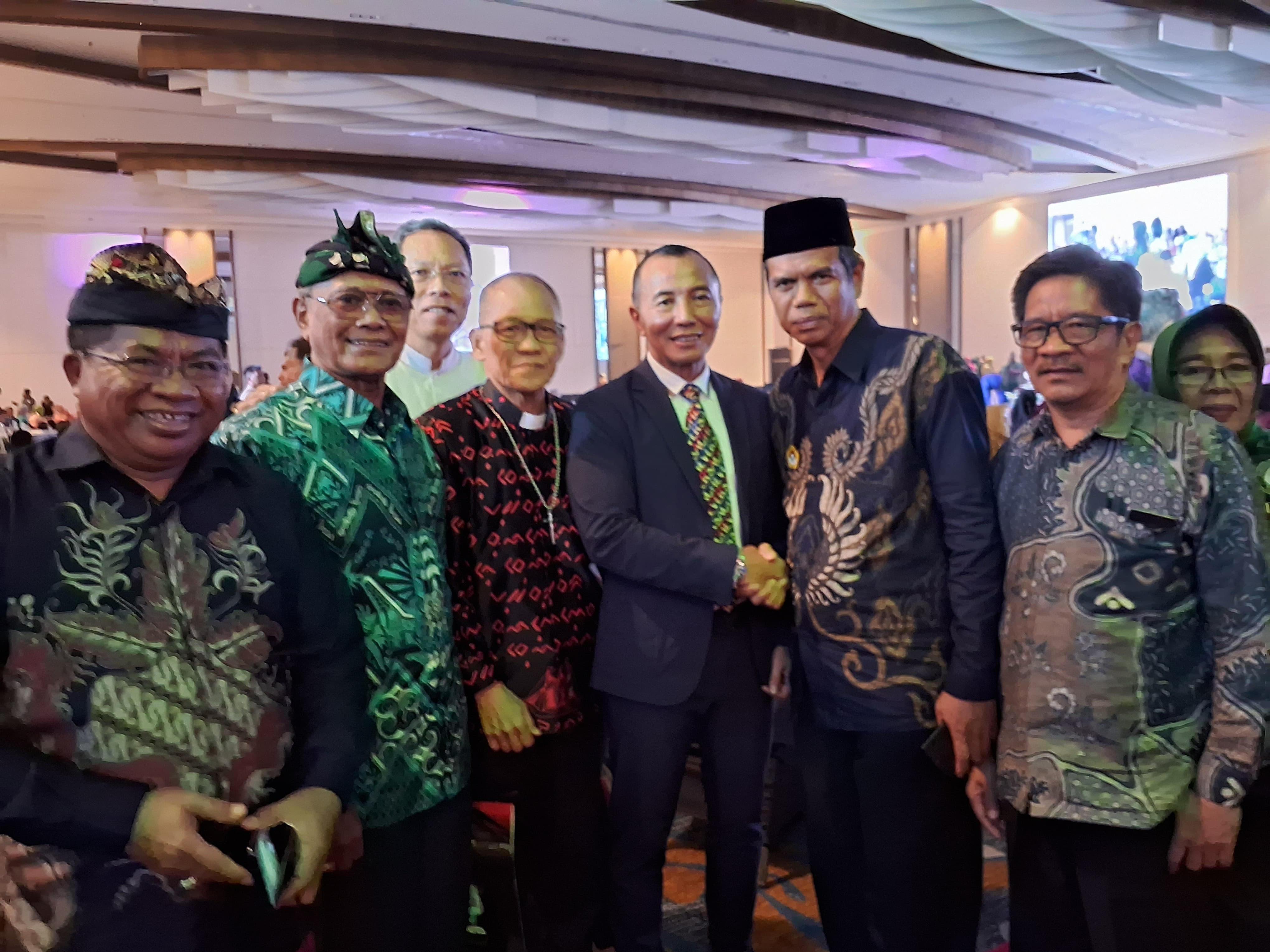 Ketua-LDII-Sulsel-Dr-Abri-dua-dari-kanan-dan-Mayjen-TNI-Dr-Totok-Imam-Santoso.jpg