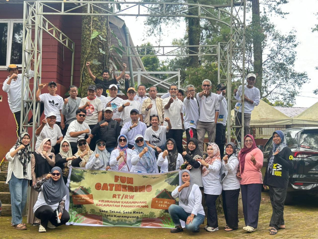 Ketua-RT-RW-dan-pengurus-LPM-Kelurahan-Karampuang.jpg
