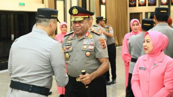 Komisaris-Jenderal-Polisi-Mathius-D-Fakhiri-32443.jpg