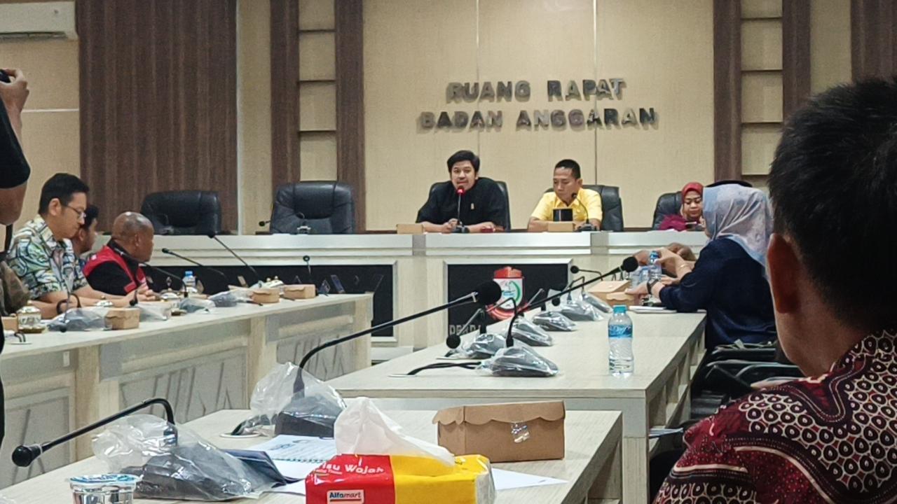 Komisi-B-DPRD-Kota-Makassar-di-Ruang-Rapat-Badan-Anggaran-4345.jpg
