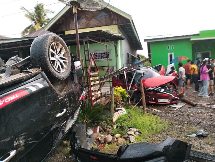 Fortuner Tabrak Ignis di Poros Bone-Makassar, 5 Orang Dilarikan ke Puskesmas