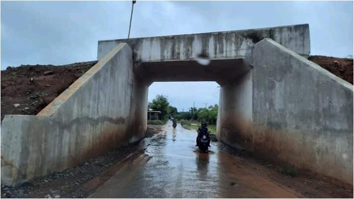 Warga Keluhkan Tak Adanya Penerangan di Terowongan Rel Kereta Api di Maros Baru