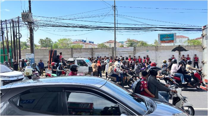 LAHAN-HAMRAWATI-Suasana-kemacetan-di-Jl-AP-Pettarani-Makassar.jpg