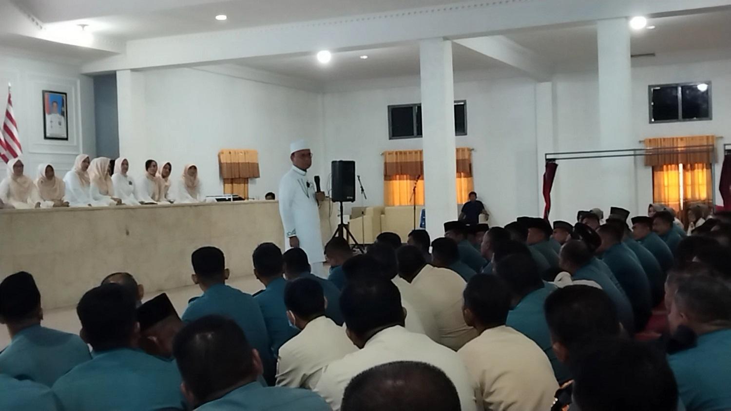 LANTAMAL-MAKASSAR-Suasana-ceramah-Ustaz-Dasad-Latif-di-depan.jpg