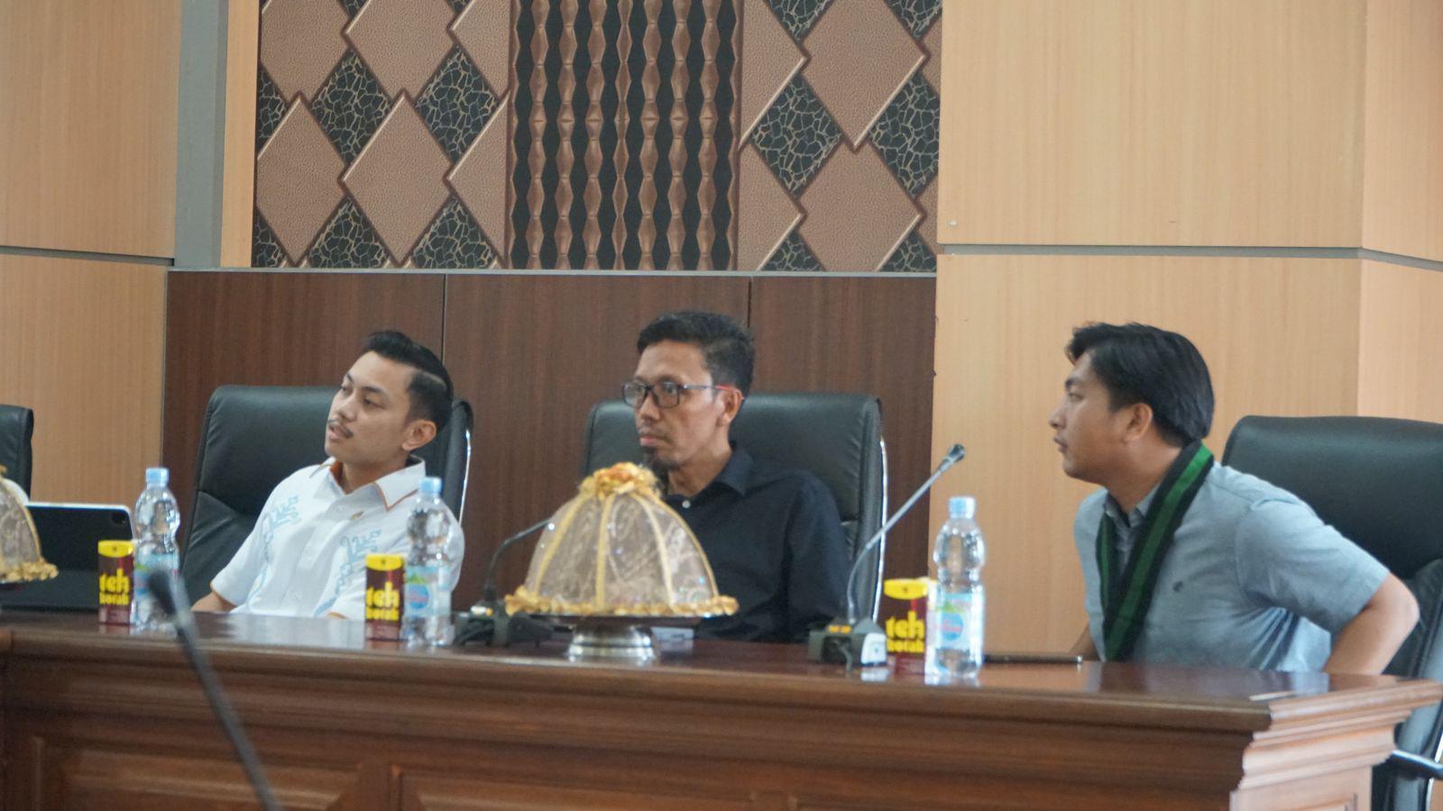 LITERASI-DIGITAL-Sultan-Rakib-memberikan-materi-literasi-digital-dan.jpg