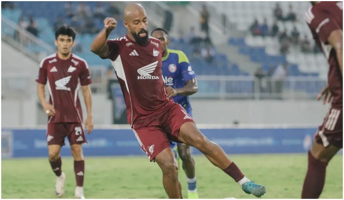 LOLOS-DEGRADASI-Penyerang-PSM-Makassar-Alex-Tank-menguasai.jpg