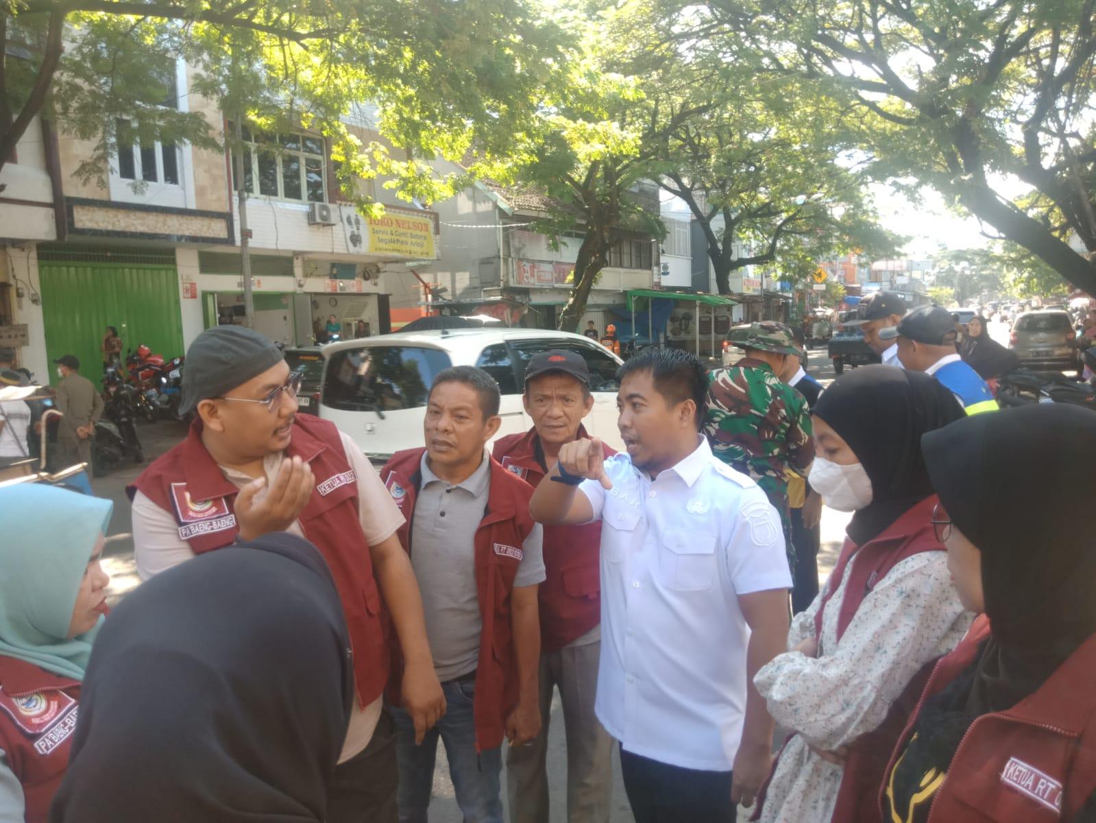 Detik-detik ‎Lurah Pa'baeng-Baeng Kerahkan 49 RT/RW Tertibkan PKL Jl Sultan Alauddin