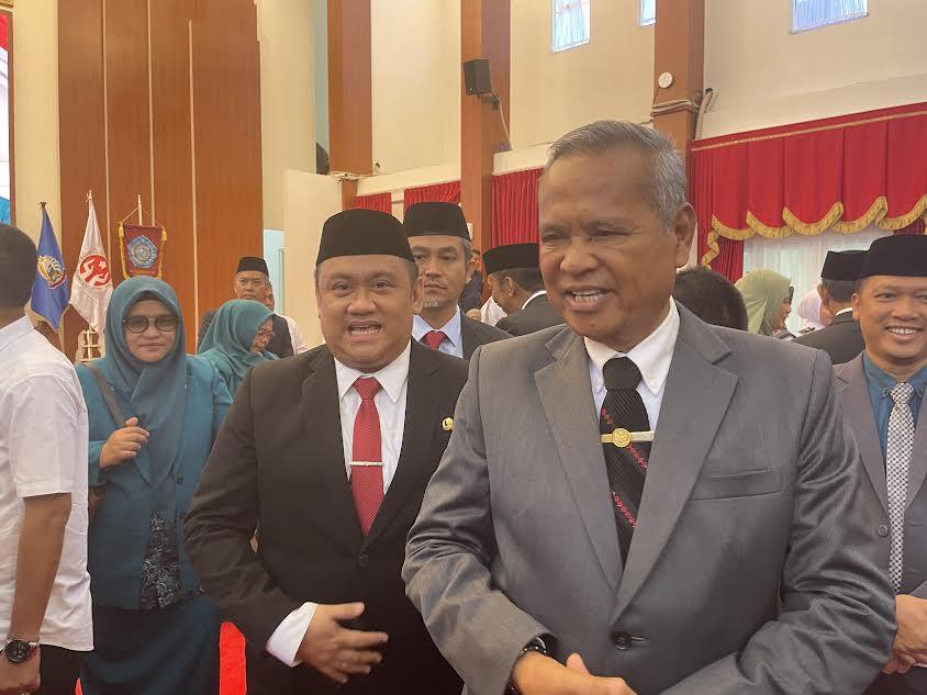 Mantan-Bupati-Luwu-Basmin-Mattayang-saat-hadir-dalam-pelantikan-Pj-Bupati-Luwu.jpg